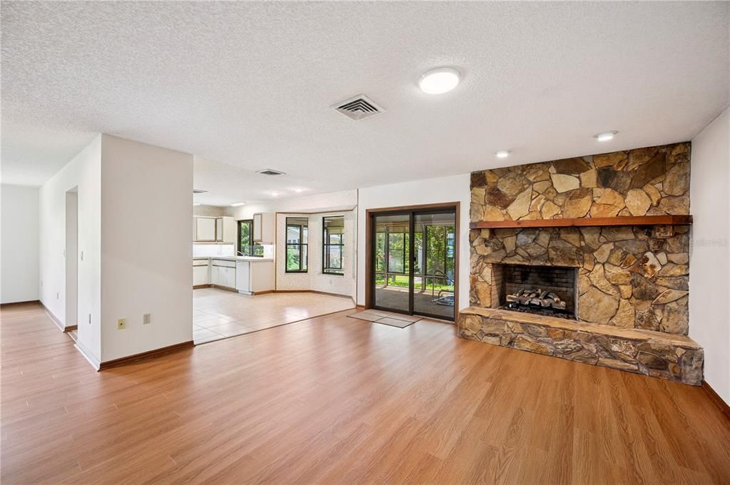 Active With Contract: $489,900 (3 beds, 2 baths, 2489 Square Feet)