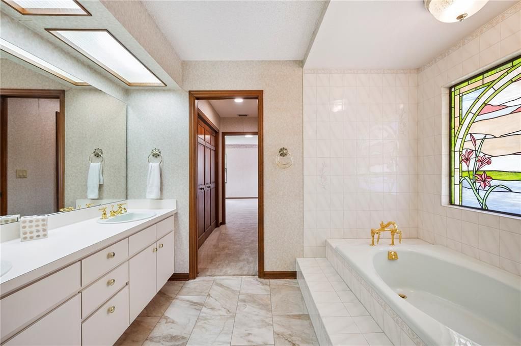 Active With Contract: $489,900 (3 beds, 2 baths, 2489 Square Feet)