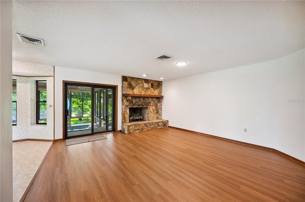 Active With Contract: $489,900 (3 beds, 2 baths, 2489 Square Feet)