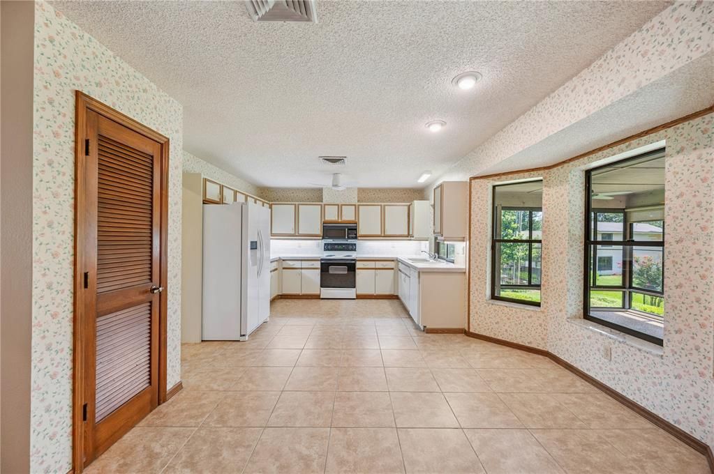 Active With Contract: $489,900 (3 beds, 2 baths, 2489 Square Feet)