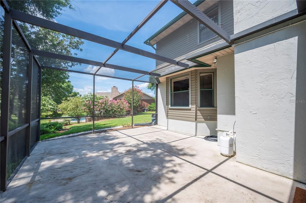 Active With Contract: $489,900 (3 beds, 2 baths, 2489 Square Feet)