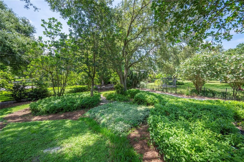 Active With Contract: $489,900 (3 beds, 2 baths, 2489 Square Feet)