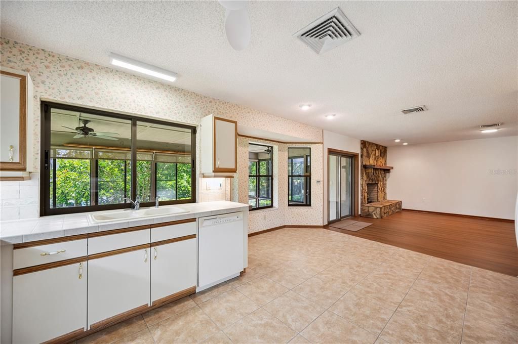 Active With Contract: $489,900 (3 beds, 2 baths, 2489 Square Feet)