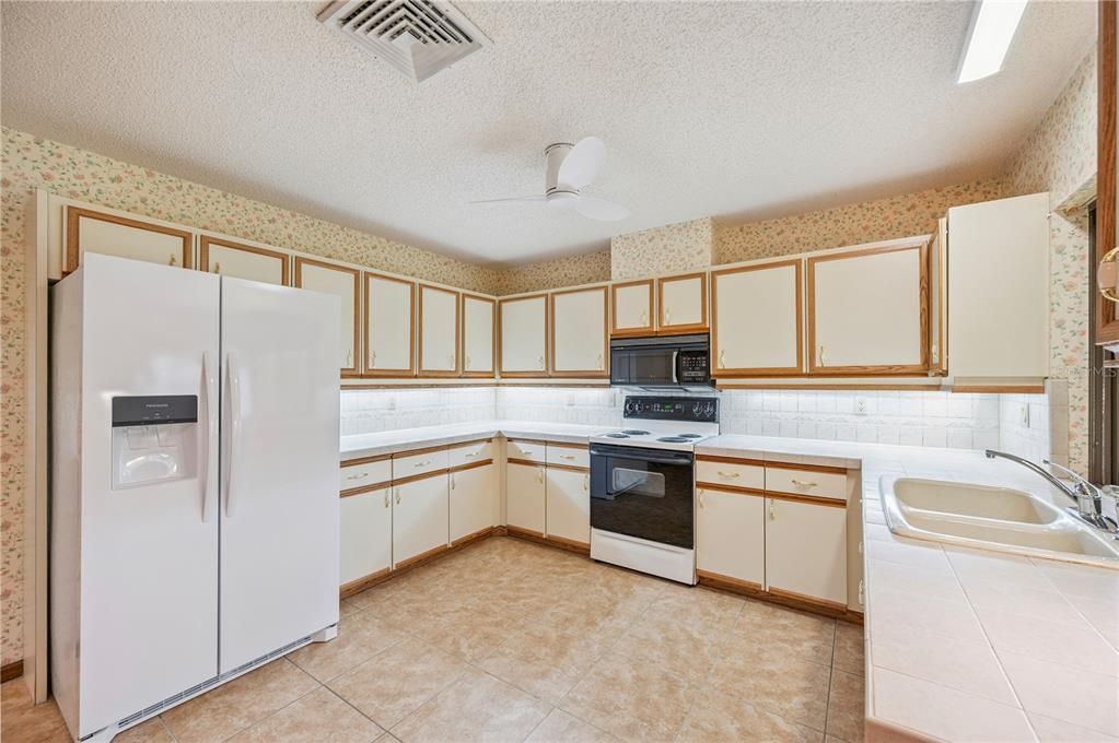 Active With Contract: $489,900 (3 beds, 2 baths, 2489 Square Feet)