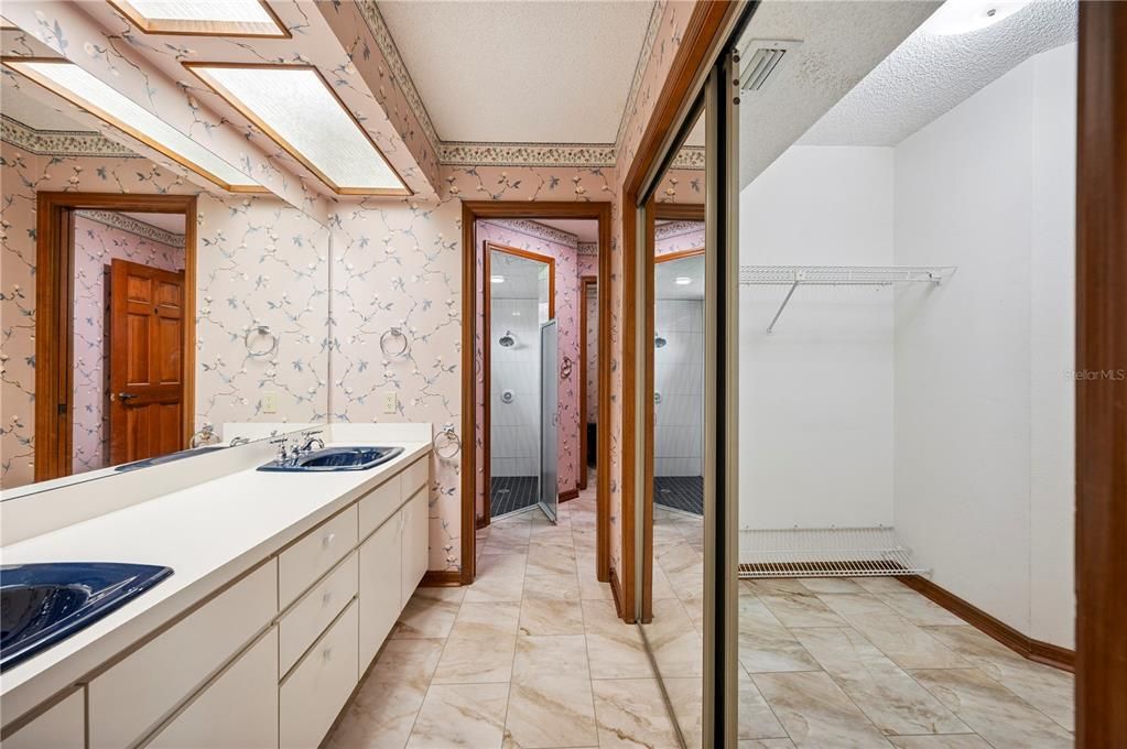 Active With Contract: $489,900 (3 beds, 2 baths, 2489 Square Feet)