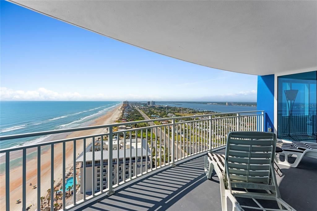 For Sale: $1,450,000 (3 beds, 4 baths, 3400 Square Feet)