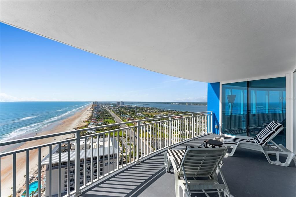 For Sale: $1,450,000 (3 beds, 4 baths, 3400 Square Feet)