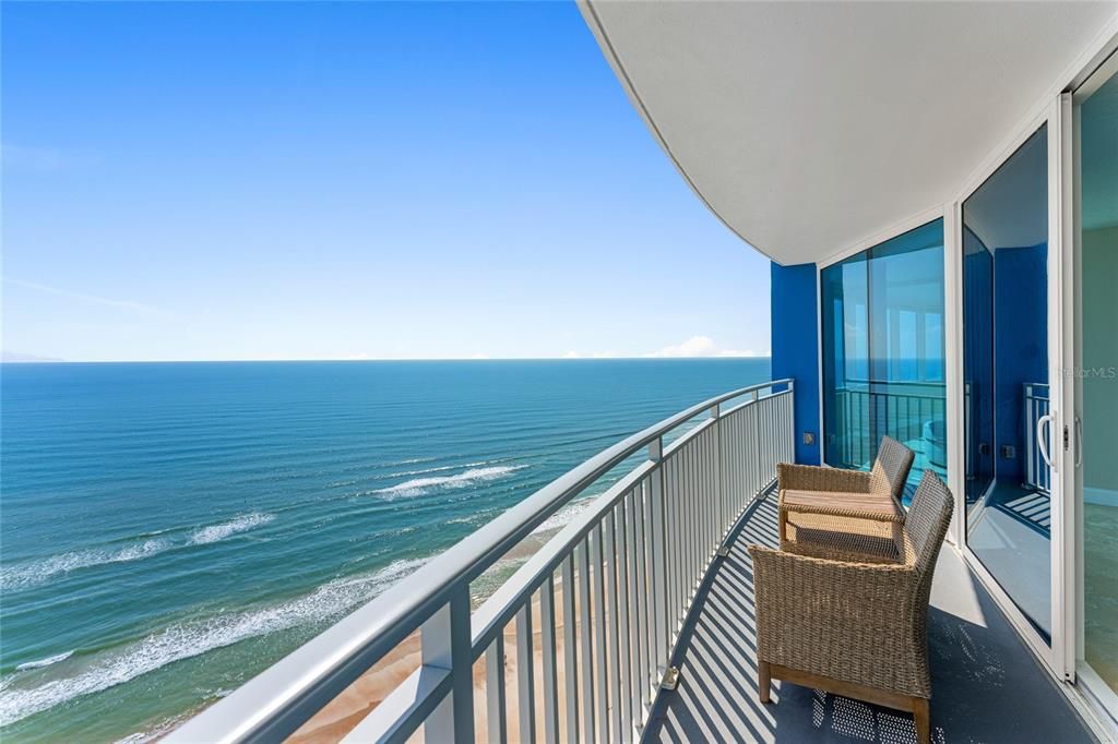 For Sale: $1,450,000 (3 beds, 4 baths, 3400 Square Feet)