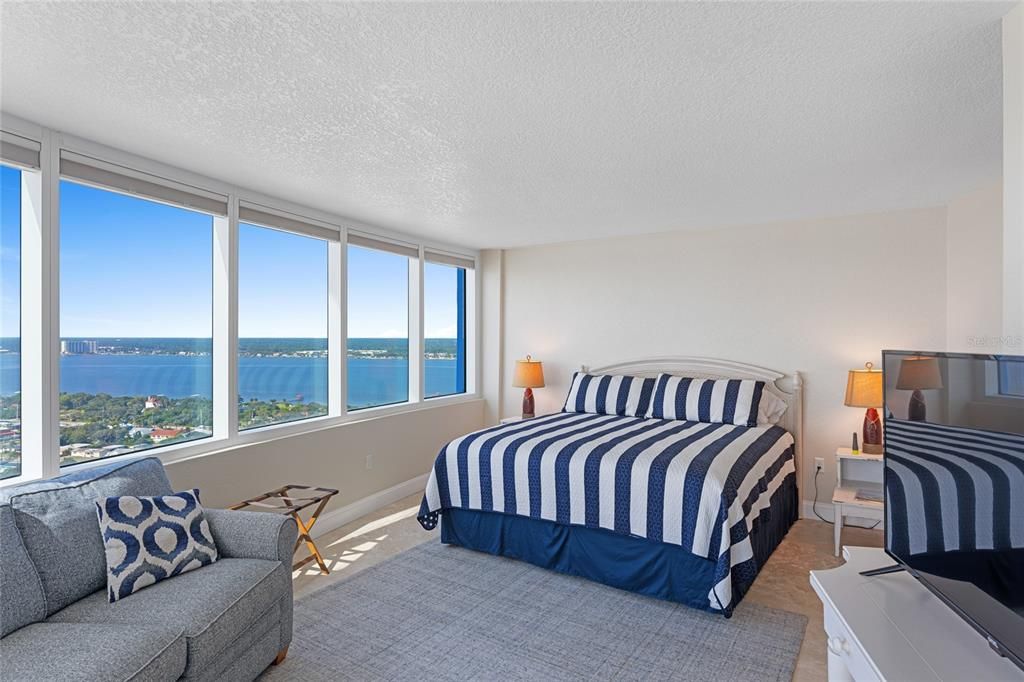 For Sale: $1,450,000 (3 beds, 4 baths, 3400 Square Feet)