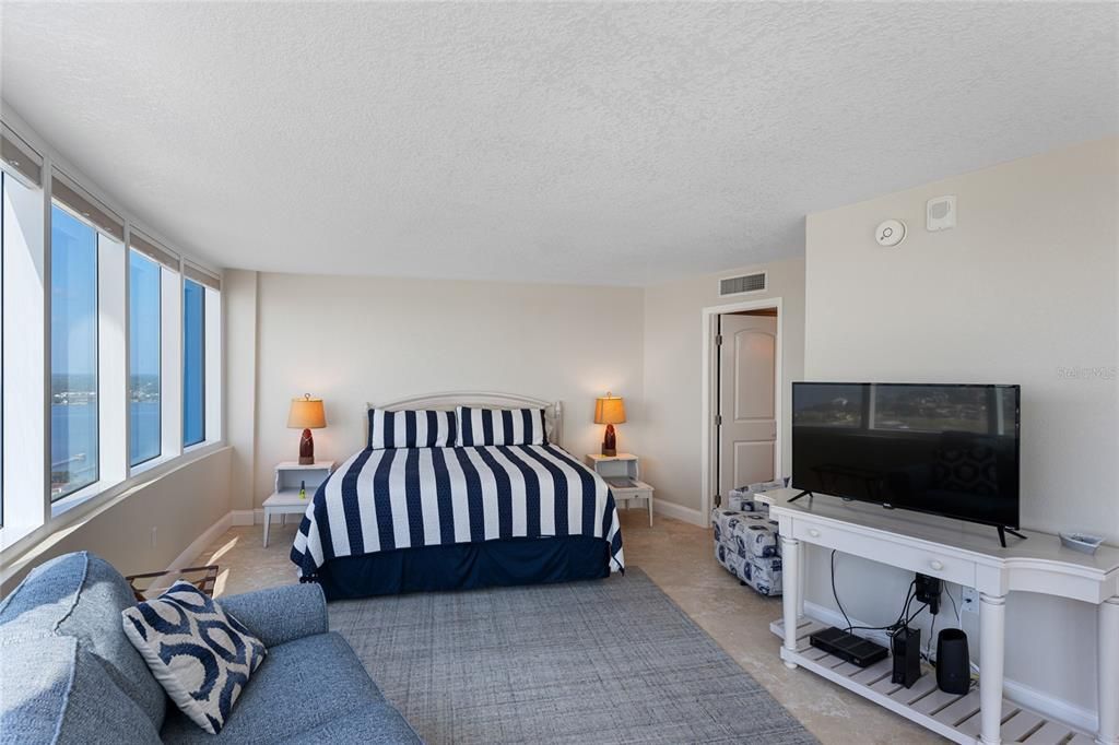 For Sale: $1,450,000 (3 beds, 4 baths, 3400 Square Feet)