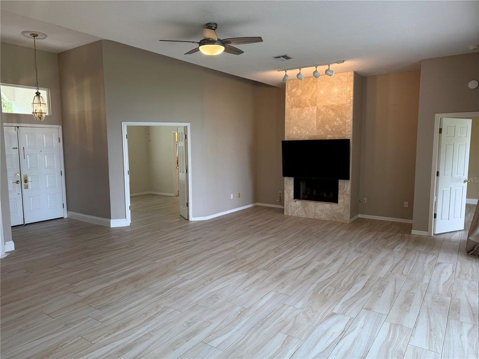 For Rent: $4,800 (4 beds, 2 baths, 2415 Square Feet)