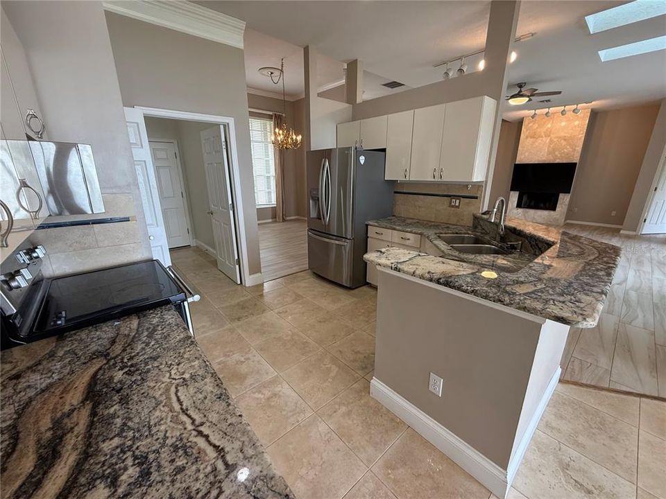 For Rent: $4,800 (4 beds, 2 baths, 2415 Square Feet)