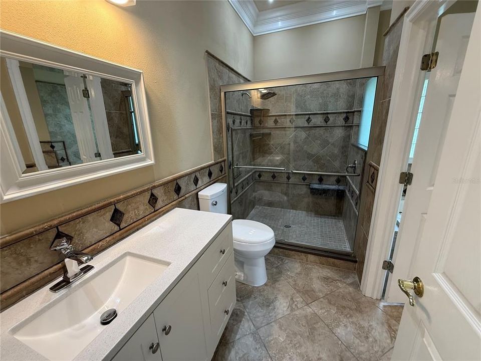 Primary bath w/ walk-in shower