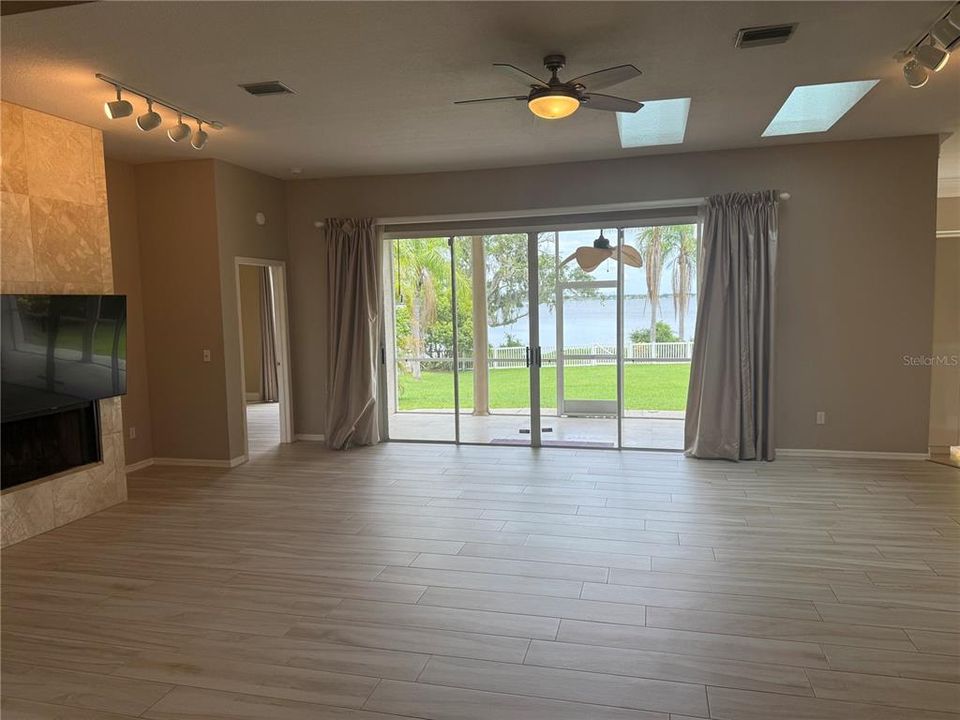 For Rent: $4,800 (4 beds, 2 baths, 2415 Square Feet)