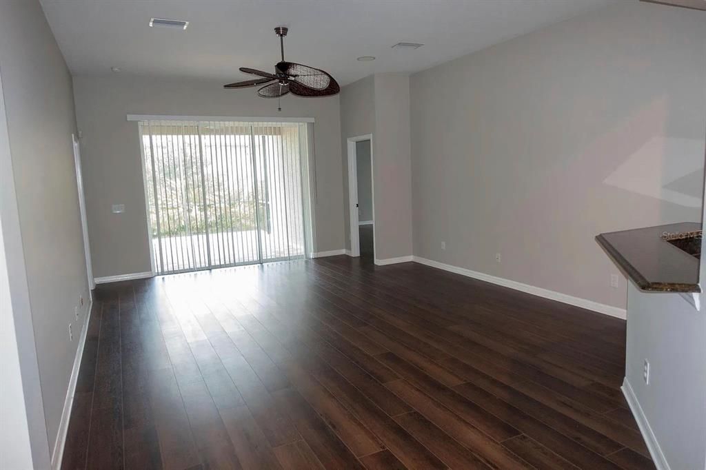 Activo con contrato: $2,800 (4 camas, 2 baños, 2367 Pies cuadrados)