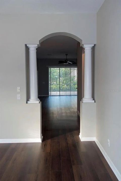 Activo con contrato: $2,800 (4 camas, 2 baños, 2367 Pies cuadrados)