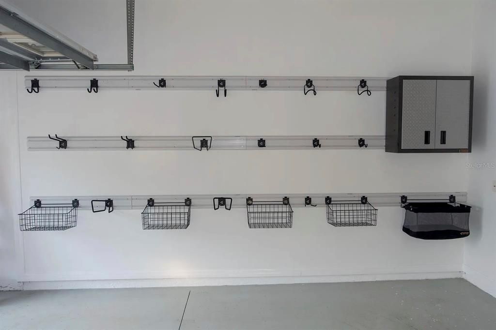 Activo con contrato: $2,800 (4 camas, 2 baños, 2367 Pies cuadrados)