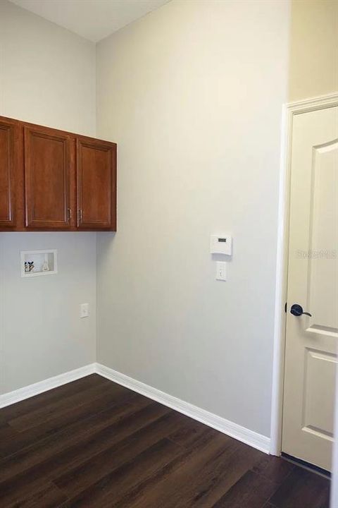 Activo con contrato: $2,800 (4 camas, 2 baños, 2367 Pies cuadrados)