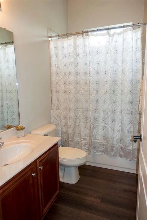 Activo con contrato: $2,800 (4 camas, 2 baños, 2367 Pies cuadrados)