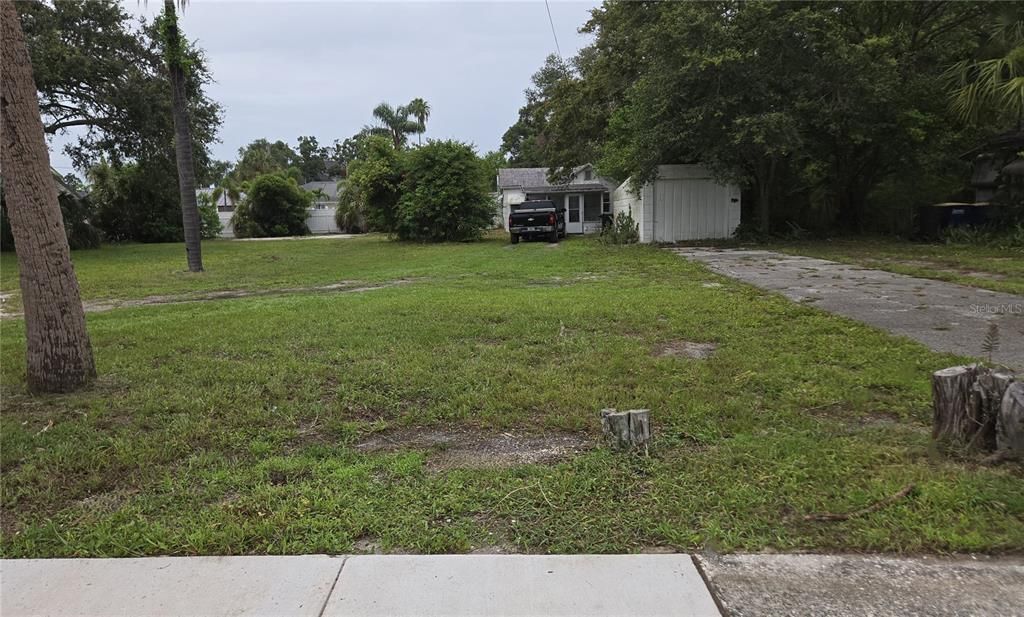 Active With Contract: $180,000 (1 beds, 1 baths, 703 Square Feet)