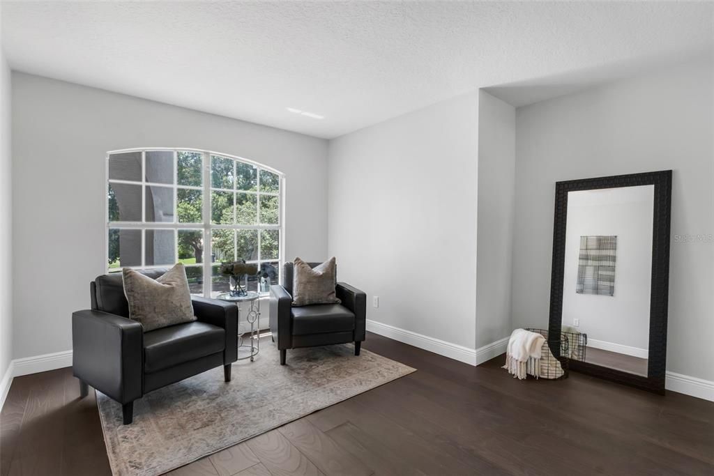 合同活跃: $725,000 (6 贝兹, 3 浴室, 3775 平方英尺)