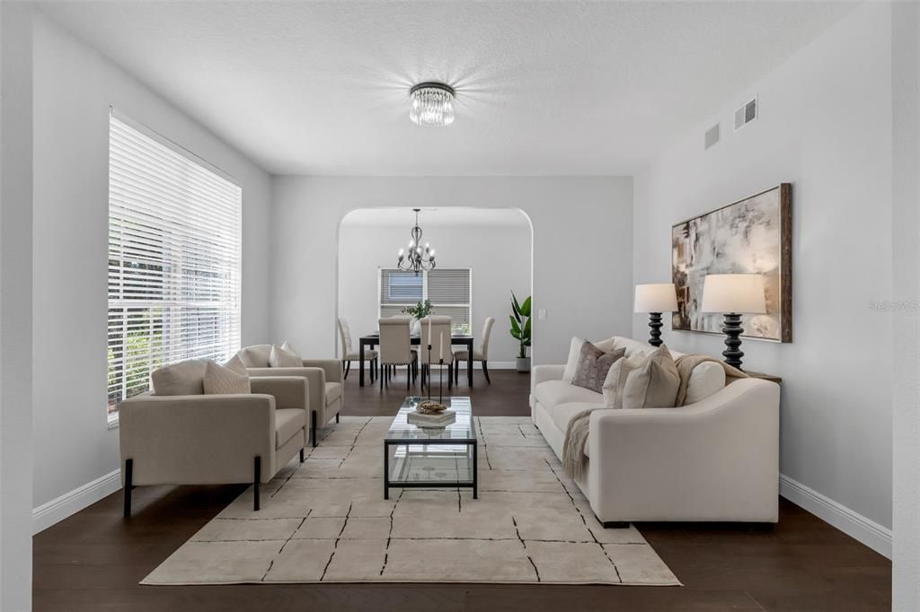 合同活跃: $725,000 (6 贝兹, 3 浴室, 3775 平方英尺)