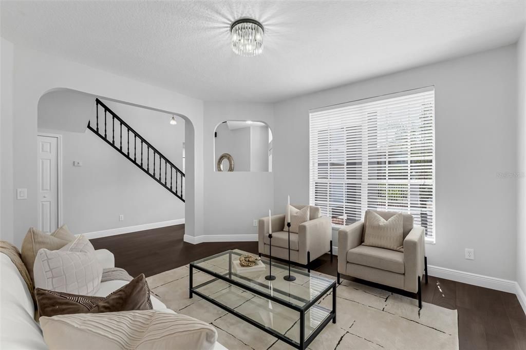 合同活跃: $725,000 (6 贝兹, 3 浴室, 3775 平方英尺)