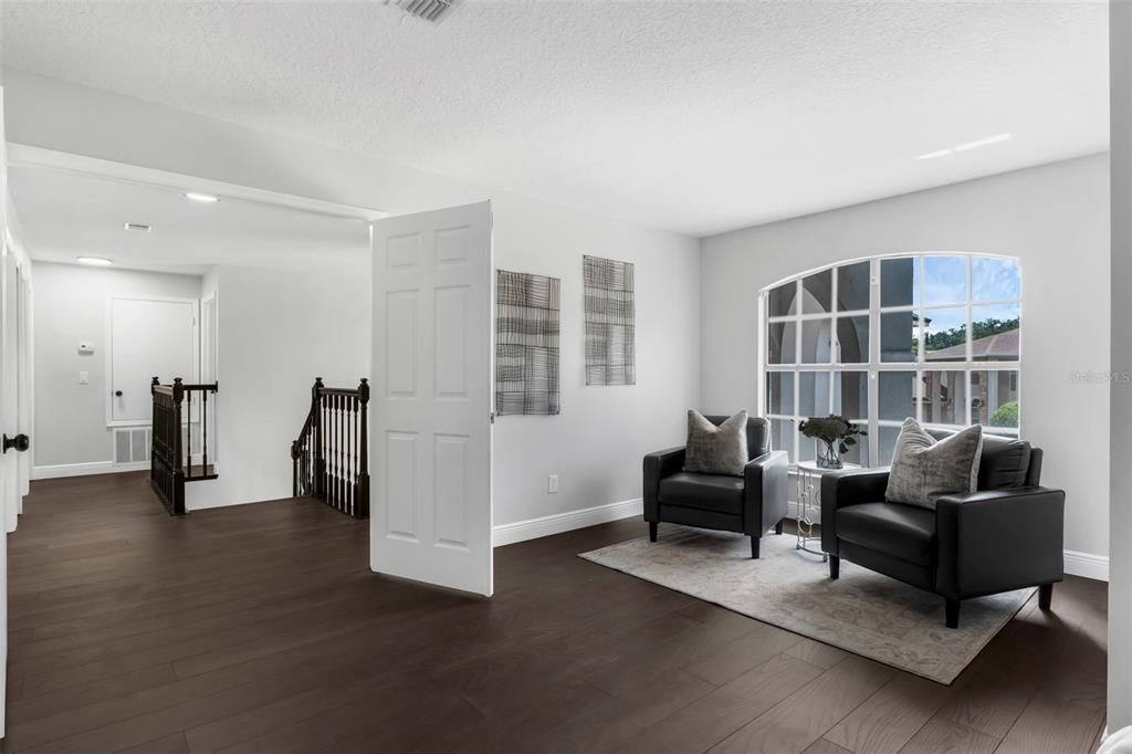 合同活跃: $725,000 (6 贝兹, 3 浴室, 3775 平方英尺)