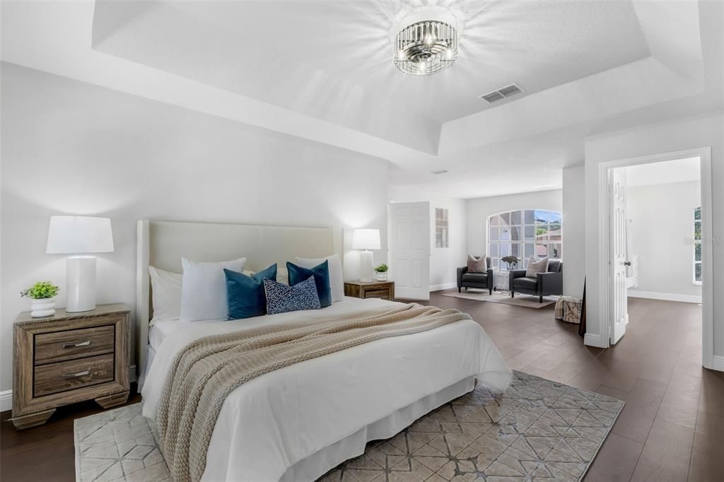 合同活跃: $725,000 (6 贝兹, 3 浴室, 3775 平方英尺)