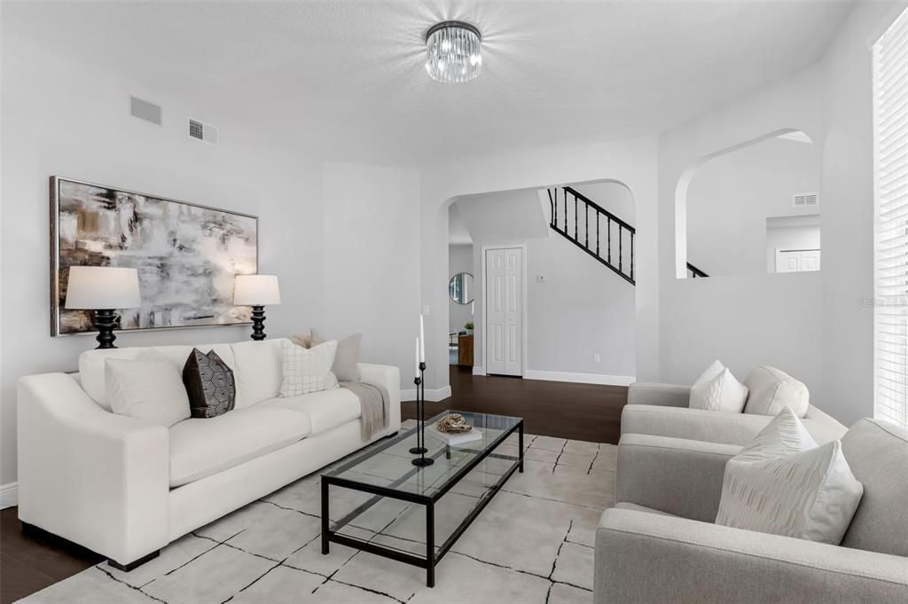 合同活跃: $725,000 (6 贝兹, 3 浴室, 3775 平方英尺)