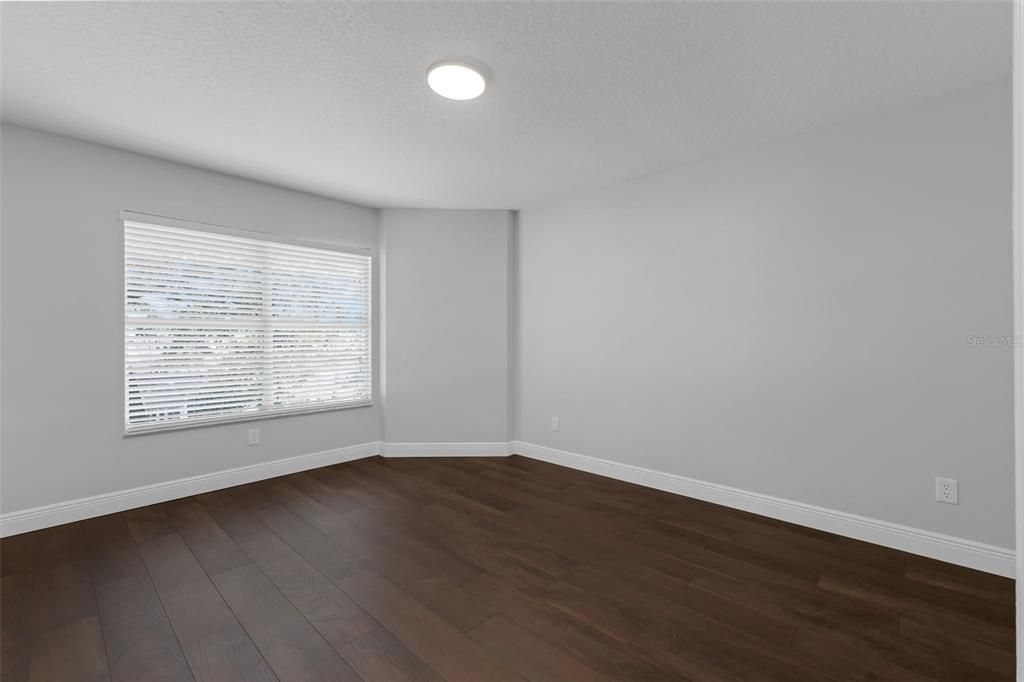 合同活跃: $725,000 (6 贝兹, 3 浴室, 3775 平方英尺)