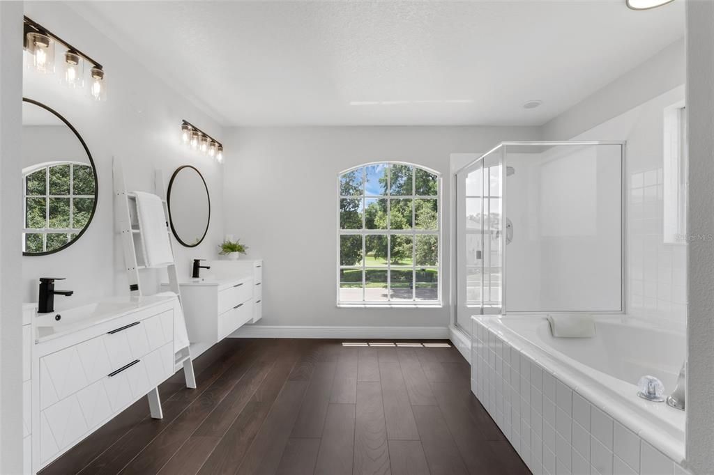 合同活跃: $725,000 (6 贝兹, 3 浴室, 3775 平方英尺)