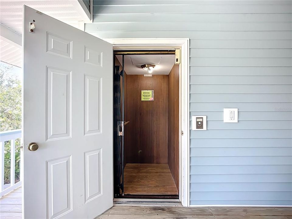 出租: $8,000 (3 贝兹, 2 浴室, 1916 平方英尺)