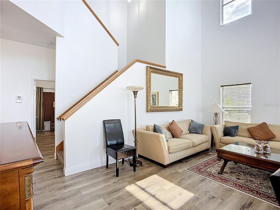 出租: $8,000 (3 贝兹, 2 浴室, 1916 平方英尺)