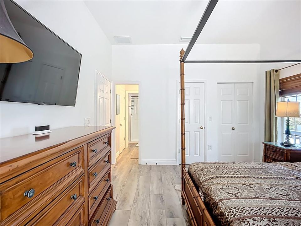 出租: $8,000 (3 贝兹, 2 浴室, 1916 平方英尺)