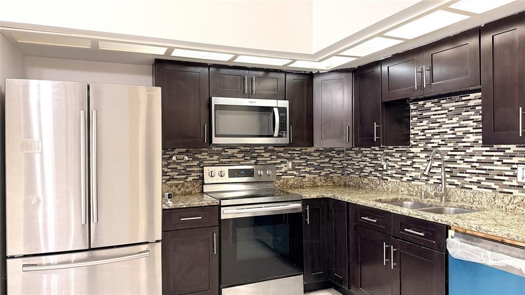 На продажу: $289,000 (3 спален, 2 ванн, 1050 Квадратных фут)