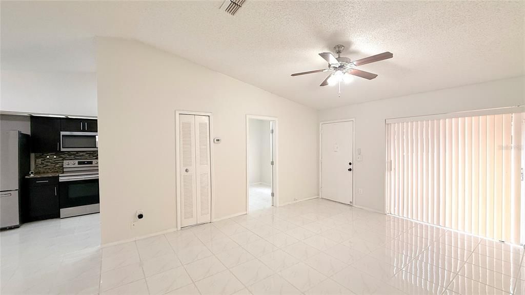 На продажу: $289,000 (3 спален, 2 ванн, 1050 Квадратных фут)