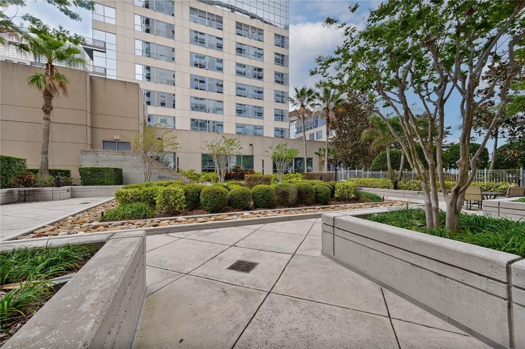 For Sale: $209,000 (1 beds, 1 baths, 715 Square Feet)