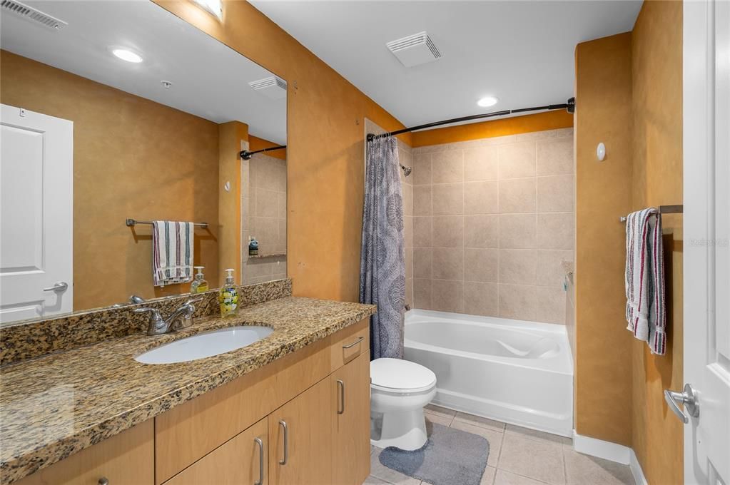 For Sale: $209,000 (1 beds, 1 baths, 715 Square Feet)