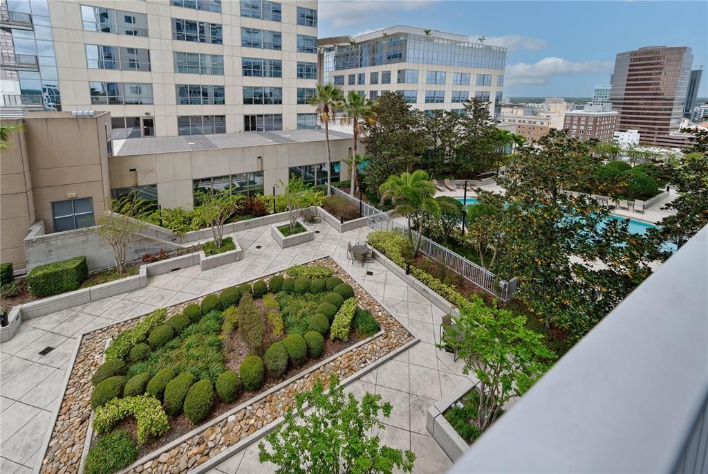 For Sale: $209,000 (1 beds, 1 baths, 715 Square Feet)