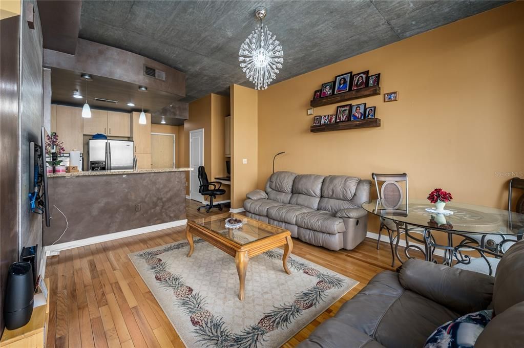 For Sale: $209,000 (1 beds, 1 baths, 715 Square Feet)