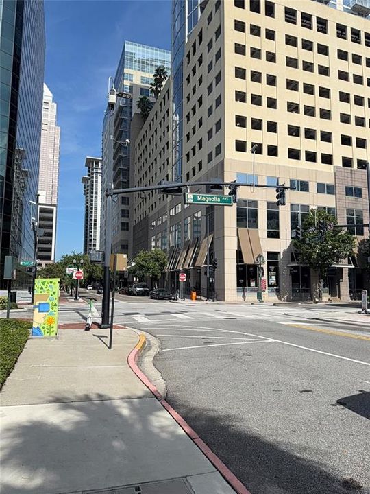 For Sale: $209,000 (1 beds, 1 baths, 715 Square Feet)