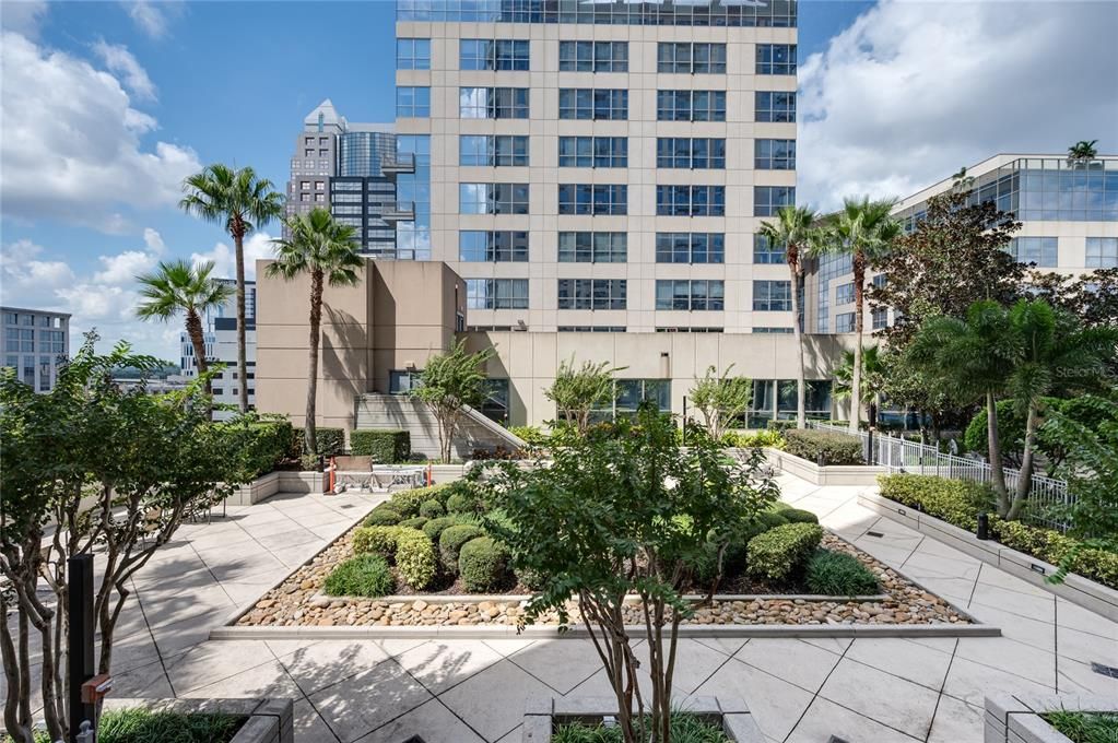 For Sale: $209,000 (1 beds, 1 baths, 715 Square Feet)