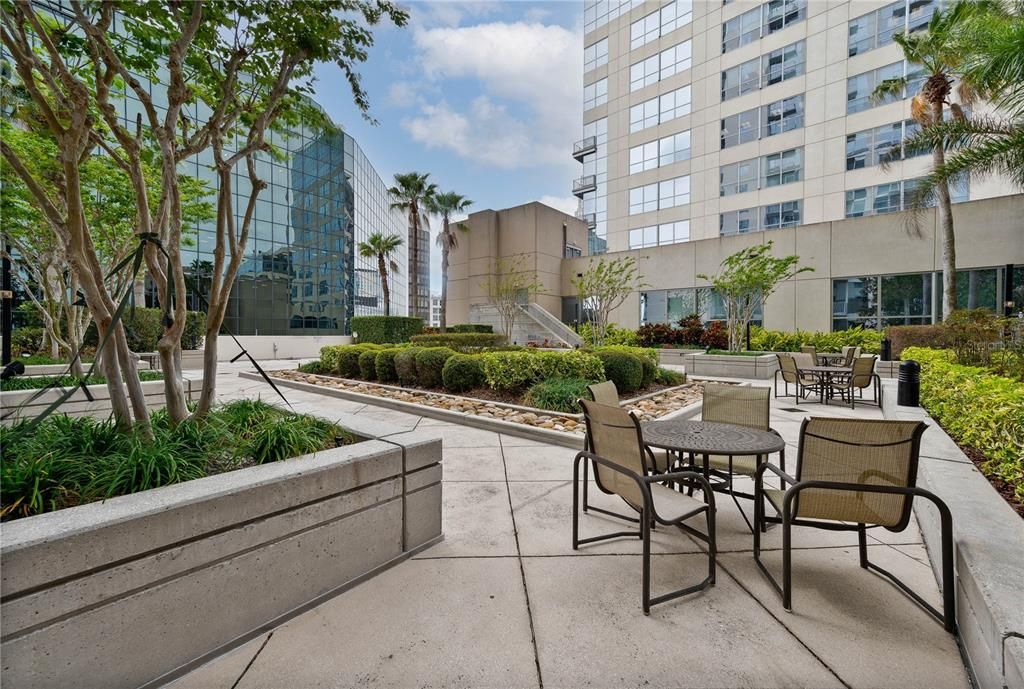 For Sale: $209,000 (1 beds, 1 baths, 715 Square Feet)