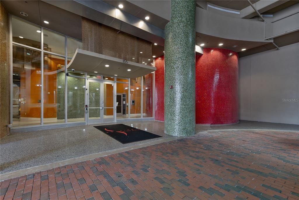 For Sale: $209,000 (1 beds, 1 baths, 715 Square Feet)