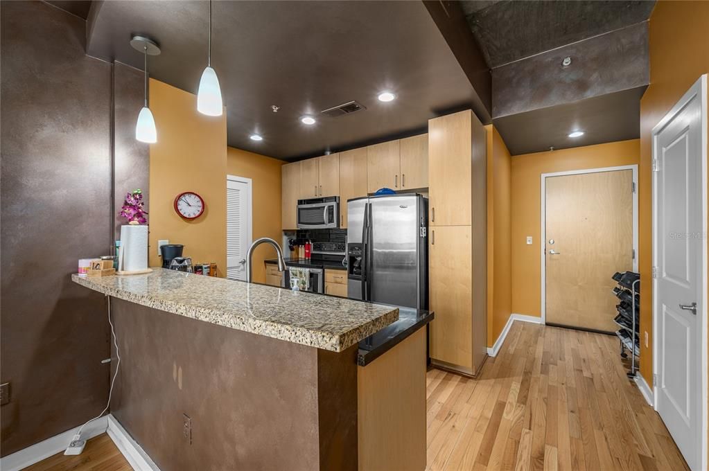 For Sale: $209,000 (1 beds, 1 baths, 715 Square Feet)