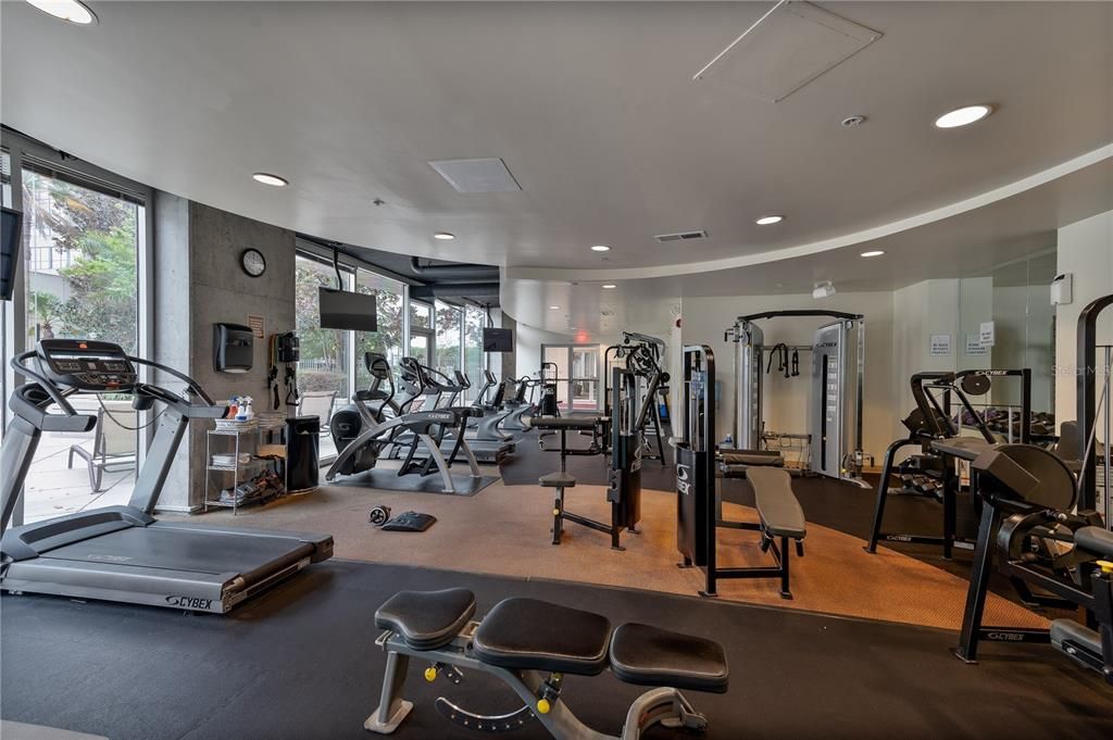 For Sale: $209,000 (1 beds, 1 baths, 715 Square Feet)