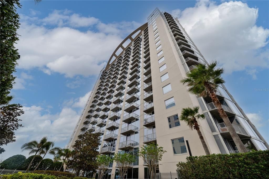 For Sale: $209,000 (1 beds, 1 baths, 715 Square Feet)