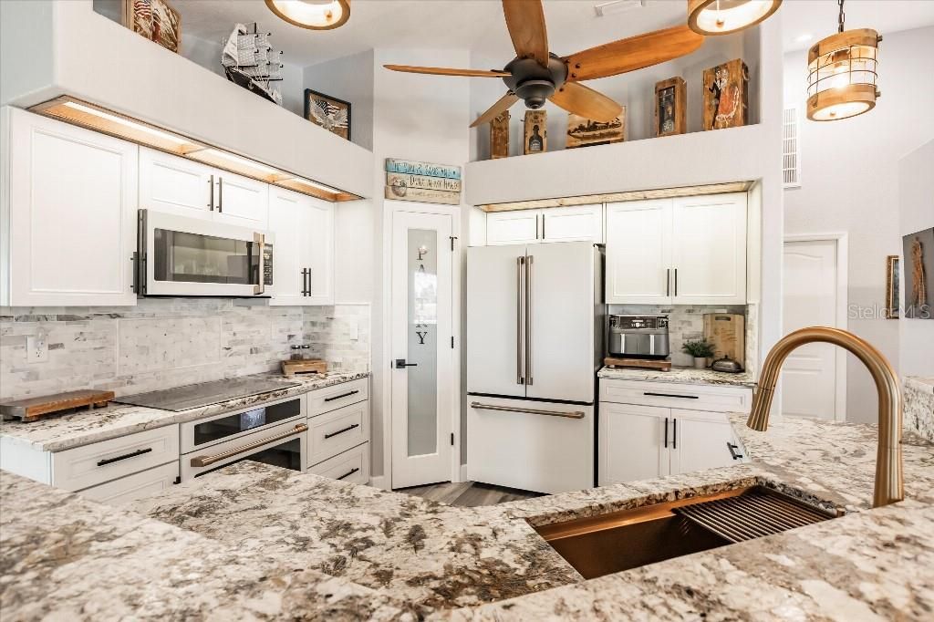 En Venta: $650,000 (3 camas, 2 baños, 2030 Pies cuadrados)