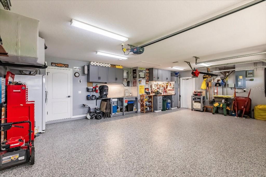 En Venta: $650,000 (3 camas, 2 baños, 2030 Pies cuadrados)